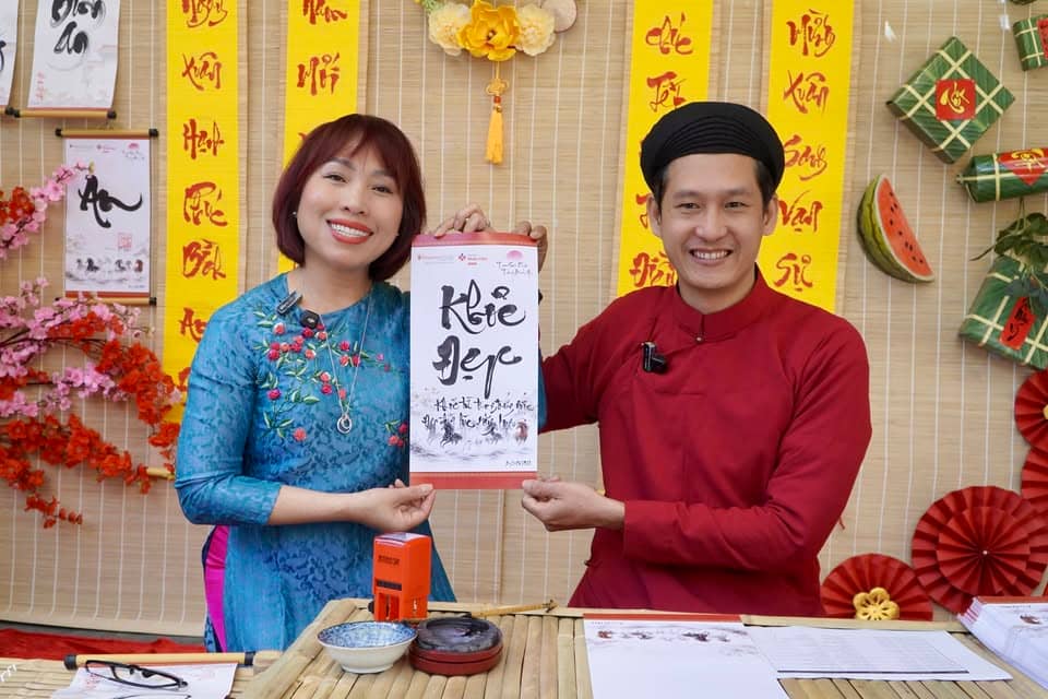 Ông Đồ Trao Chữ - Tặng Bình An