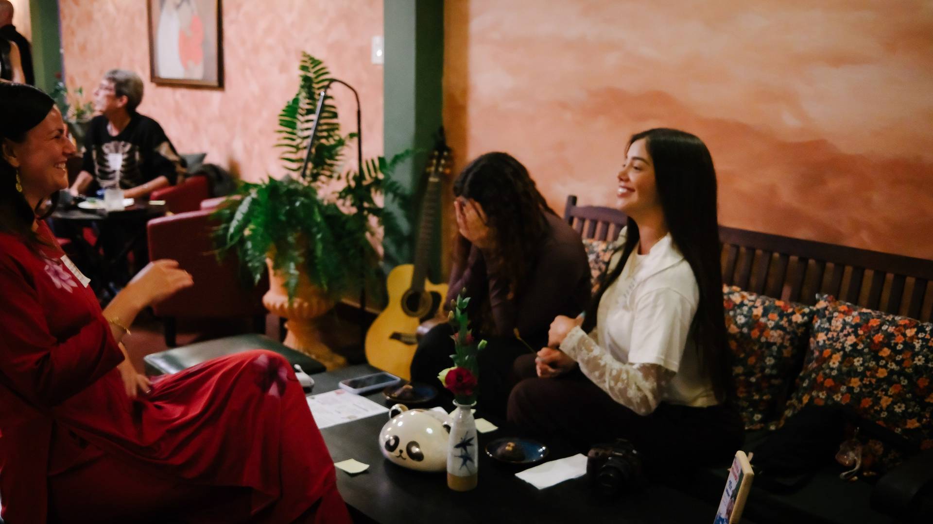 A group of friends enjoys a cozy gathering in a café in Đà Lạt, Vietnam, sharing laughter and conversation over tea.