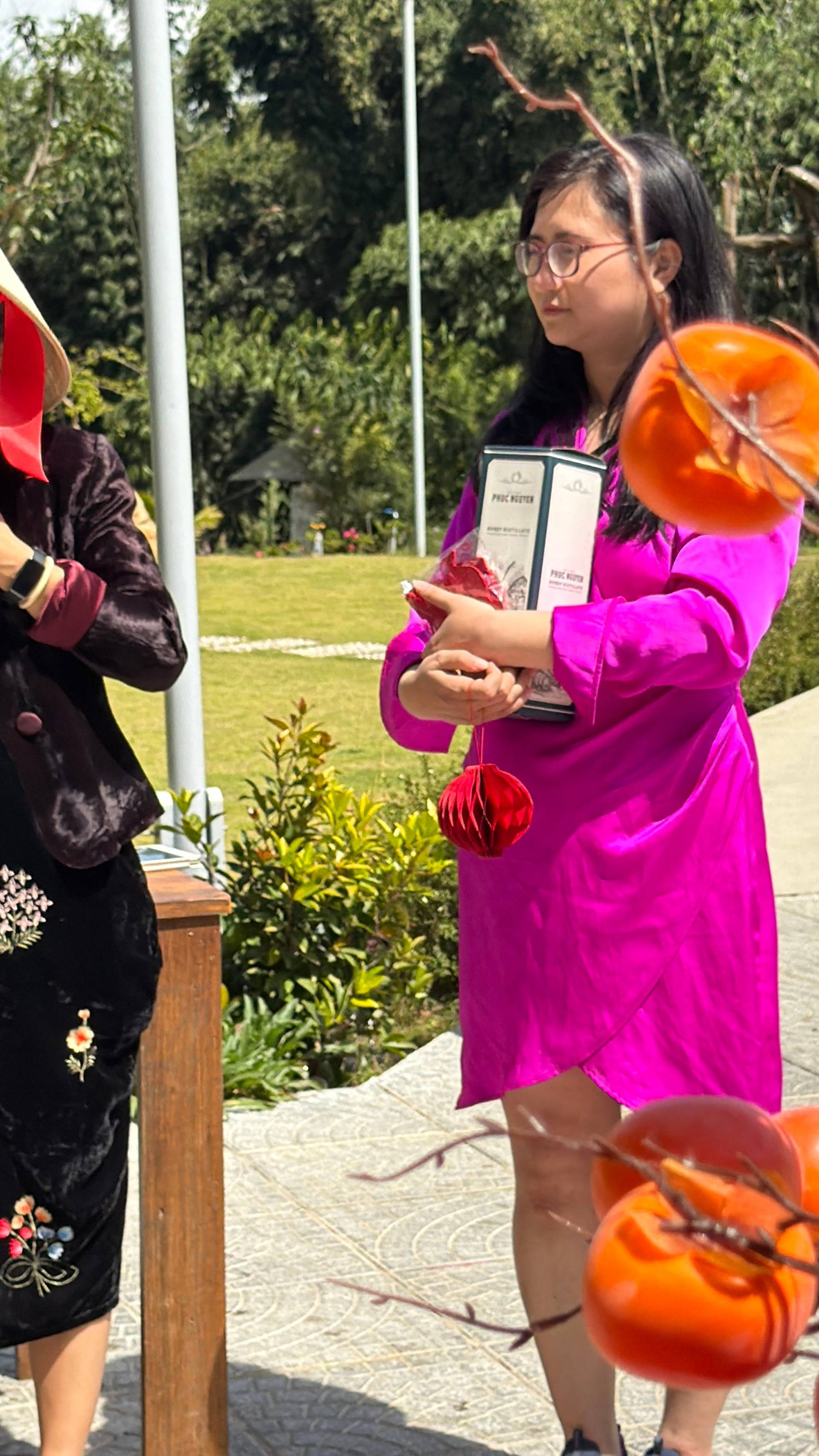 Outdoor event celebration in Đà Lạt featuring traditional Vietnamese áo dài cultural dress and festive decorative lanterns, set within lush green highland landscape, highlighting cultural traditions and holiday festivities.